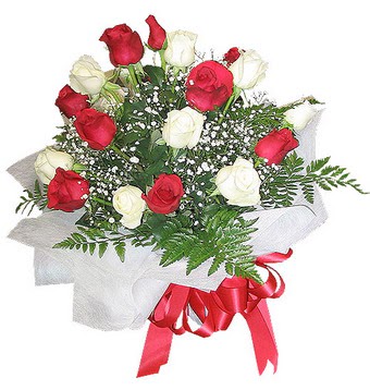  Ankara �Pursaklar i�ek , �i�ek�i , �i�ek�ilik  12 adet kirmizi ve beyaz g�ller buket