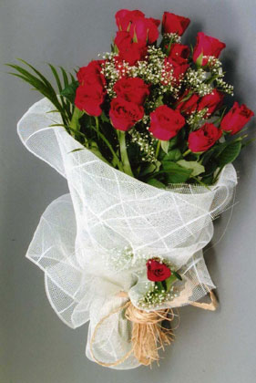 10 adet kirmizi g�llerden buket �i�egi  Ankara yurti�i ve yurtd��� �i�ek sipari�i 
