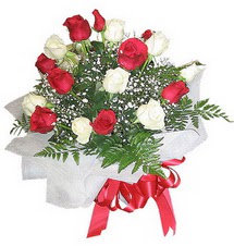  Ankara �Pursaklar i�ek , �i�ek�i , �i�ek�ilik  12 adet kirmizi ve beyaz g�ller buket