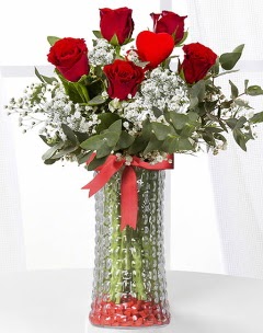 5 adet k�rm�z� g�l kalp �ubuk cam vazoda  Ankara �i�ek g�nderme sitemiz g�venlidir 